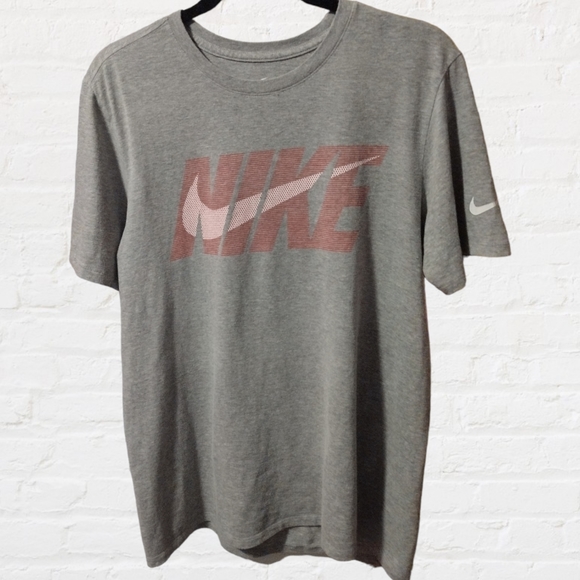 The Nike Tee - Picture 1 of 4